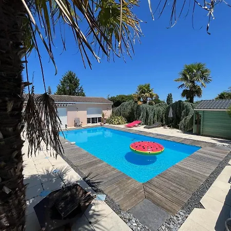 Maison Paisible à La Campagne Avec Piscine Hébergement de vacances