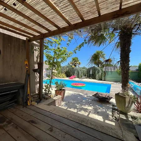 Hébergement de vacances Maison Paisible à La Campagne Avec Piscine