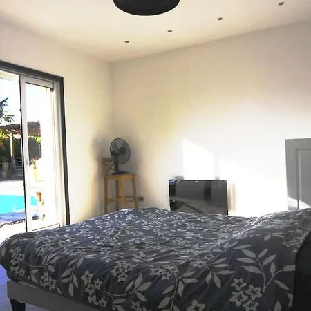 Maison Paisible à La Campagne Avec Piscine Bouex