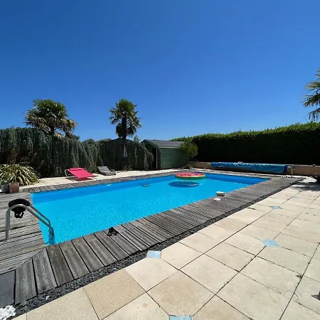 Hébergement de vacances Maison Paisible à La Campagne Avec Piscine