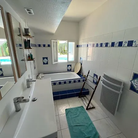 Maison Paisible à La Campagne Avec Piscine *